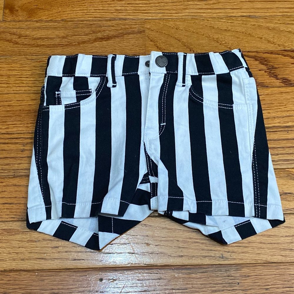 H&M ❤️ Kid's Black & White Belt Looped Short Size - 3-4Y (PRE-LOVED)